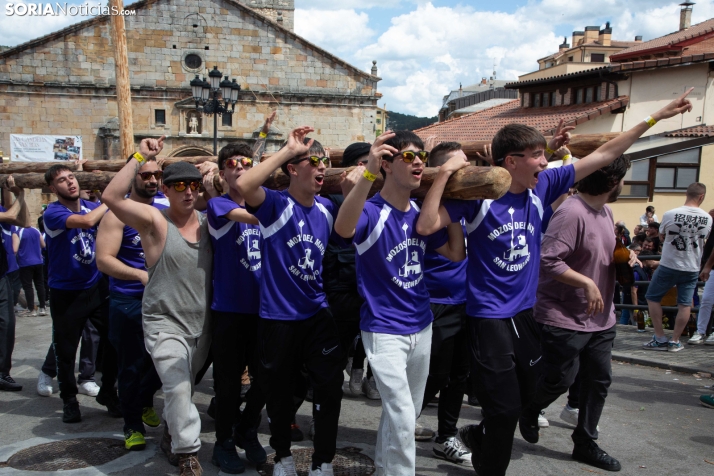 Pingada de Mayo en San Leonardo