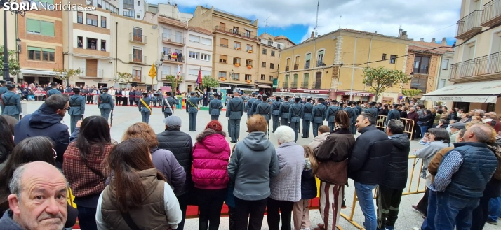 &Aacute;greda rinde tributo a la Guardia Civil por su 182&ordm; aniversario: desfile y despliegue a&eacute;reo