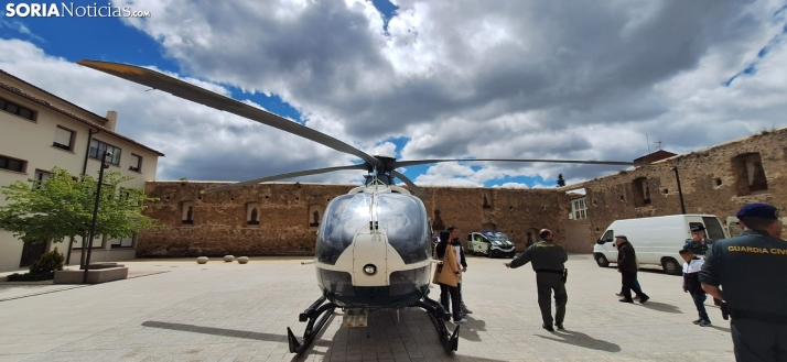 &Aacute;greda rinde tributo a la Guardia Civil por su 182&ordm; aniversario: desfile y despliegue a&eacute;reo