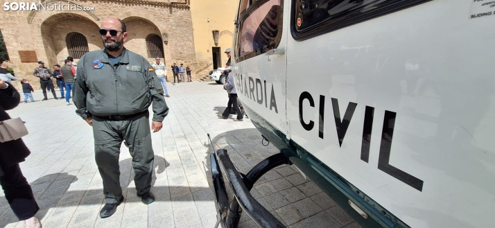 &Aacute;greda rinde tributo a la Guardia Civil por su 182&ordm; aniversario: desfile y despliegue a&eacute;reo