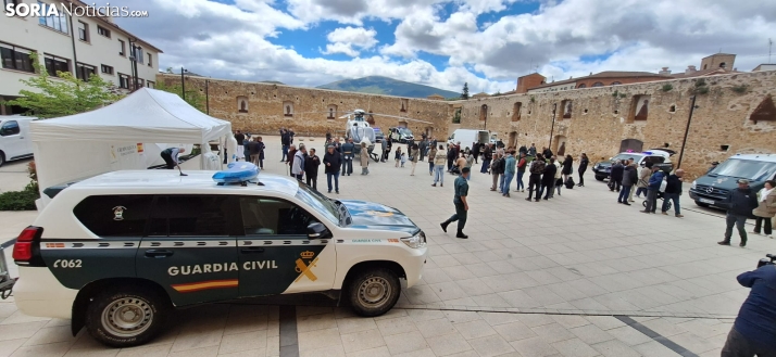 &Aacute;greda rinde tributo a la Guardia Civil por su 182&ordm; aniversario: desfile y despliegue a&eacute;reo
