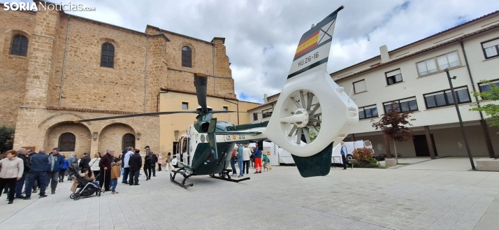 &Aacute;greda rinde tributo a la Guardia Civil por su 182&ordm; aniversario: desfile y despliegue a&eacute;reo