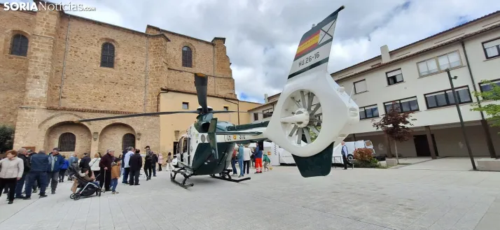 &Aacute;greda rinde tributo a la Guardia Civil por su 182&ordm; aniversario: desfile y despliegue a&eacute;reo