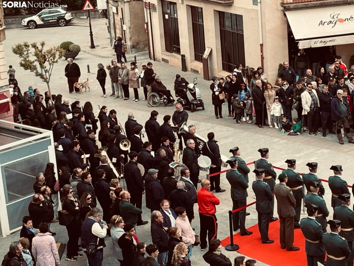 &Aacute;greda rinde tributo a la Guardia Civil por su 182&ordm; aniversario: desfile y despliegue a&eacute;reo