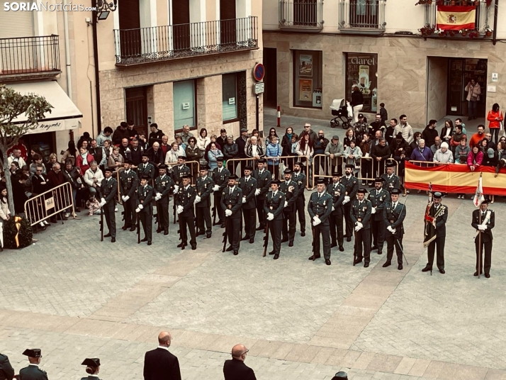 &Aacute;greda rinde tributo a la Guardia Civil por su 182&ordm; aniversario: desfile y despliegue a&eacute;reo