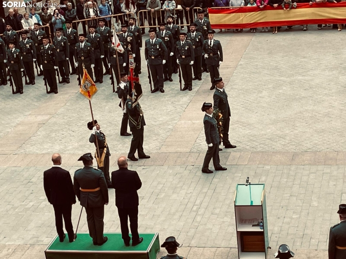 &Aacute;greda rinde tributo a la Guardia Civil por su 182&ordm; aniversario: desfile y despliegue a&eacute;reo