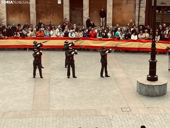 &Aacute;greda rinde tributo a la Guardia Civil por su 182&ordm; aniversario: desfile y despliegue a&eacute;reo