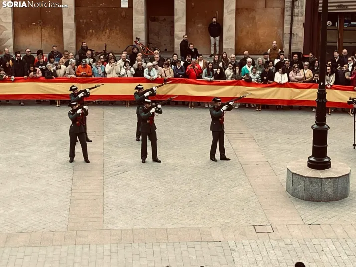 &Aacute;greda rinde tributo a la Guardia Civil por su 182&ordm; aniversario: desfile y despliegue a&eacute;reo