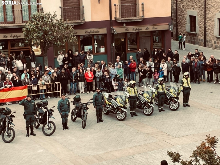 &Aacute;greda rinde tributo a la Guardia Civil por su 182&ordm; aniversario: desfile y despliegue a&eacute;reo
