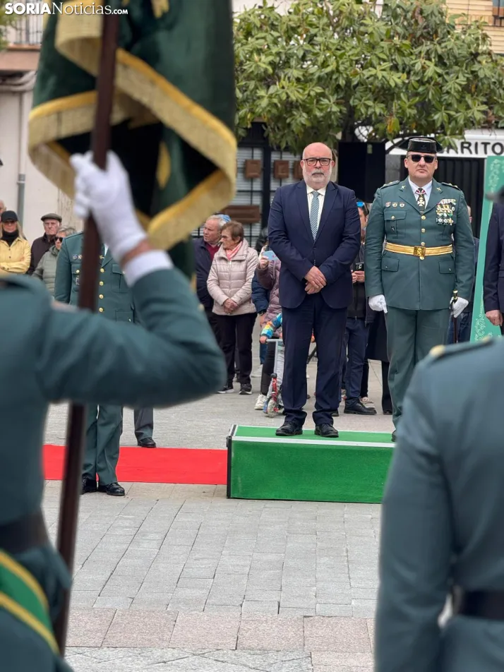 &Aacute;greda rinde tributo a la Guardia Civil por su 182&ordm; aniversario: desfile y despliegue a&eacute;reo