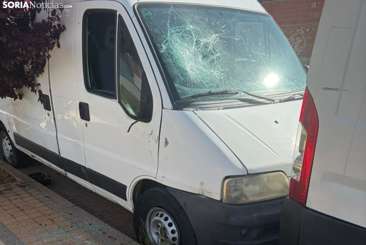 Los Royales convertido en un foco de vandalismo por el abandono de vehículos decomisados
