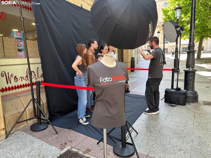 Un bollo como regalo por posar: La original iniciativa de la Escuela de Artes para promocionar su ciclo en Fotografía