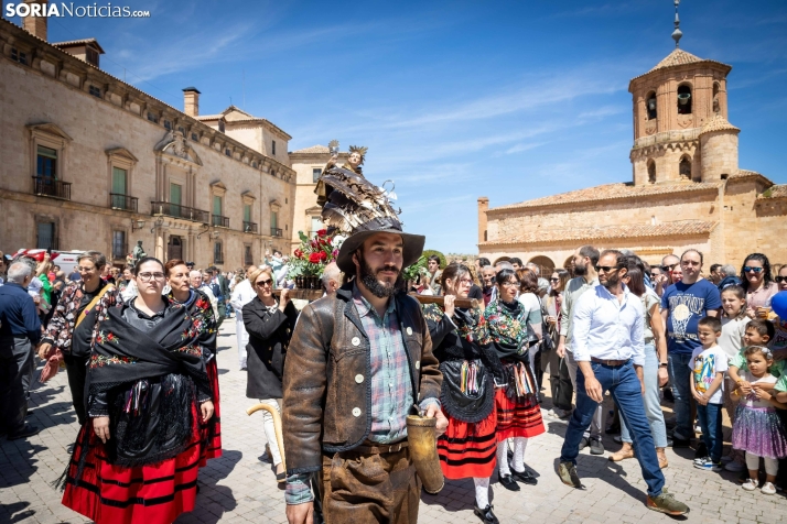 Zarrones, danzantes y la tradicional soparra: Almazán revive sus raíces con San Pascual Bailón