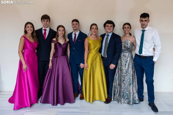Reina y damas Los Milagros 2026./ Viksar Fotografía