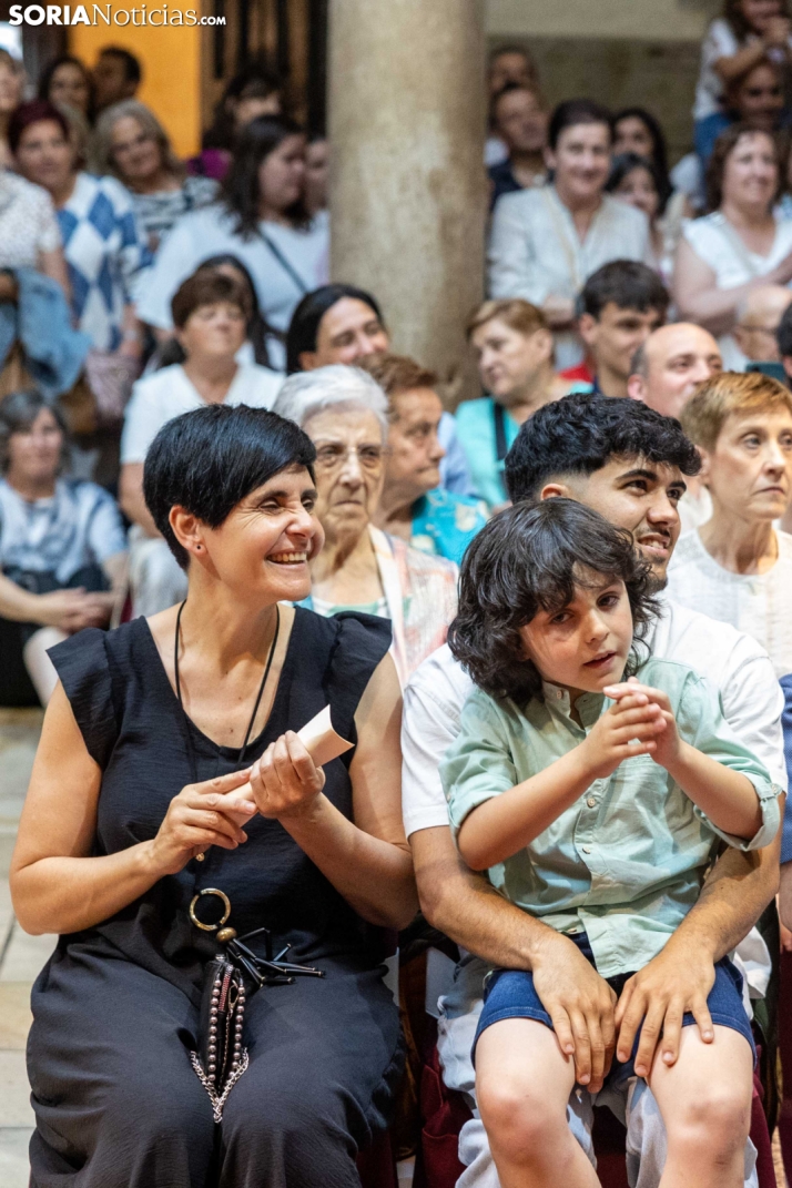 Reina y damas Los Milagros 2026./ Viksar Fotografía