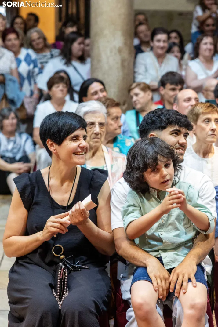 Reina y damas Los Milagros 2026./ Viksar Fotografía