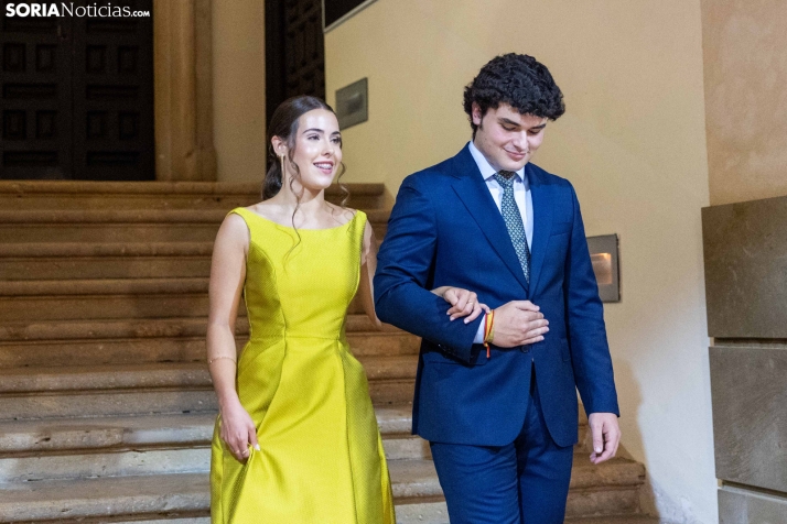 Reina y damas Los Milagros 2026./ Viksar Fotografía