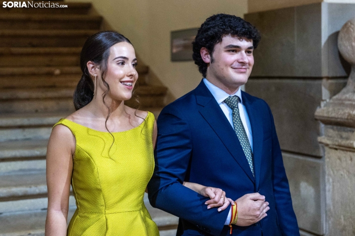 Reina y damas Los Milagros 2026./ Viksar Fotografía