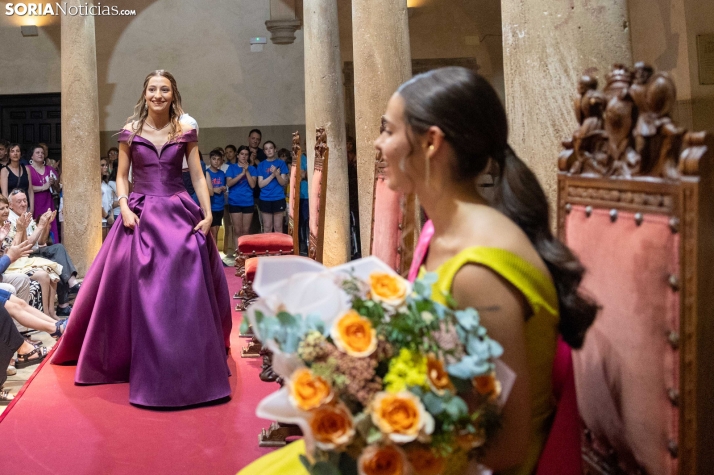 Reina y damas Los Milagros 2026./ Viksar Fotografía