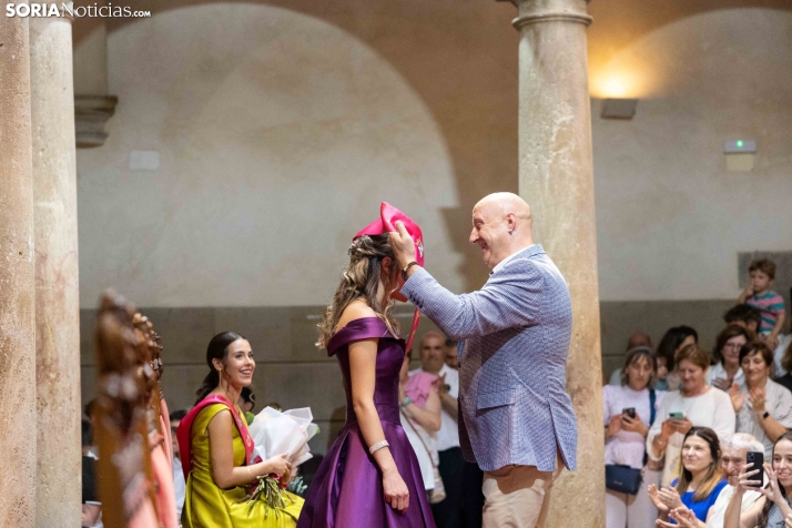 Reina y damas Los Milagros 2026./ Viksar Fotografía