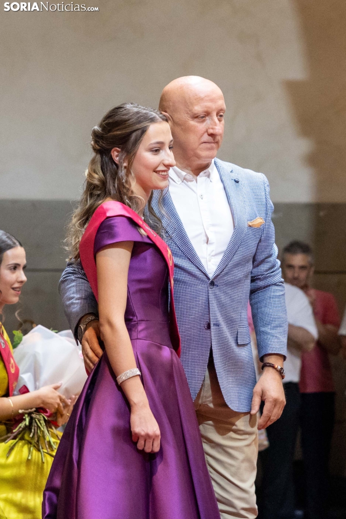 Reina y damas Los Milagros 2026./ Viksar Fotografía