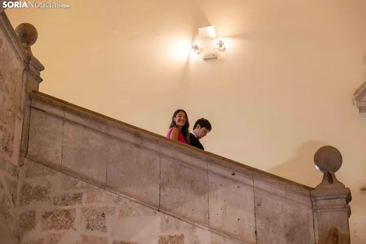 Reina y damas Los Milagros 2026./ Viksar Fotografía