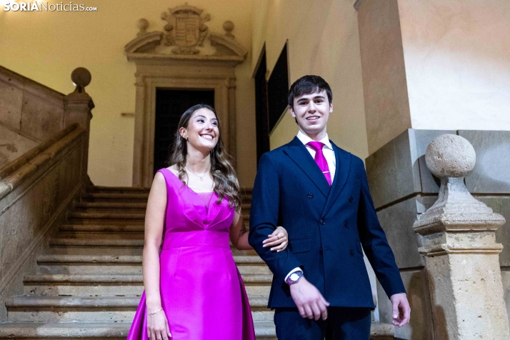 Reina y damas Los Milagros 2026./ Viksar Fotografía