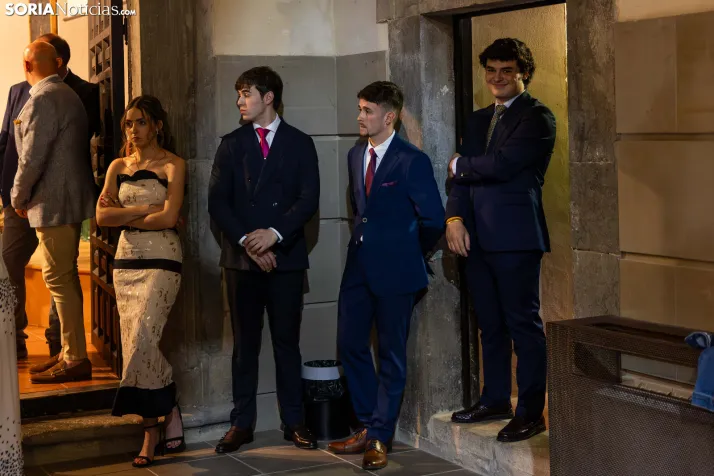 Reina y damas Los Milagros 2026./ Viksar Fotografía