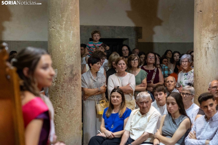 Reina y damas Los Milagros 2026./ Viksar Fotografía