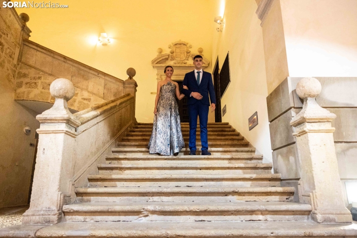 Reina y damas Los Milagros 2026./ Viksar Fotografía