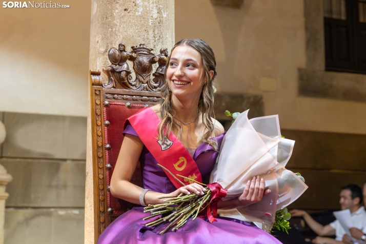 Reina y damas Los Milagros 2026./ Viksar Fotografía