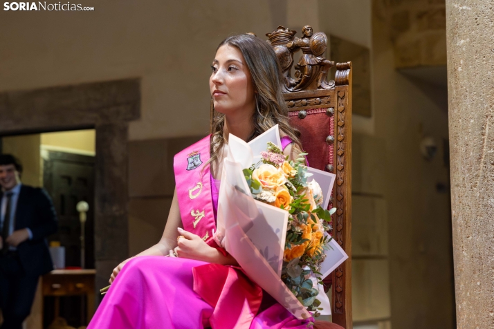 Reina y damas Los Milagros 2026./ Viksar Fotografía