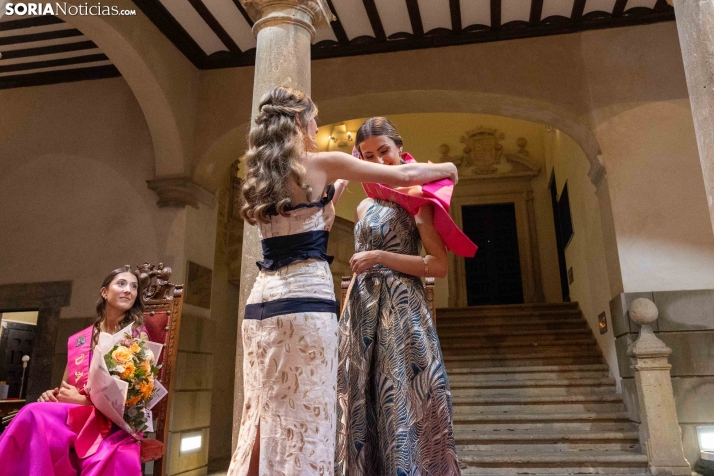 Reina y damas Los Milagros 2026./ Viksar Fotografía