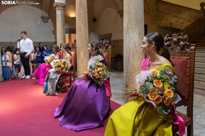 Reina y damas Los Milagros 2026./ Viksar Fotografía