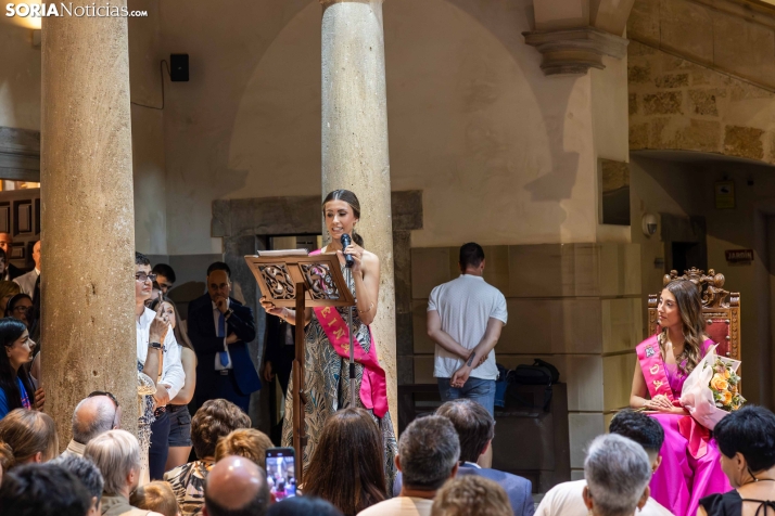Reina y damas Los Milagros 2026./ Viksar Fotografía