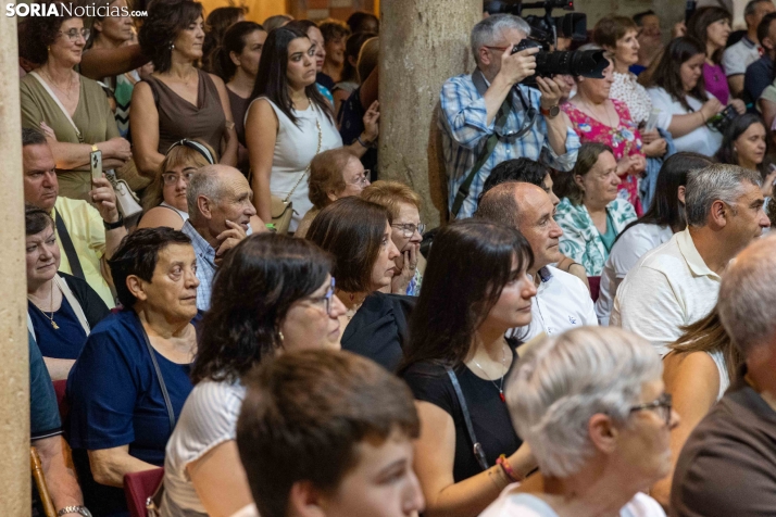 Reina y damas Los Milagros 2026./ Viksar Fotografía