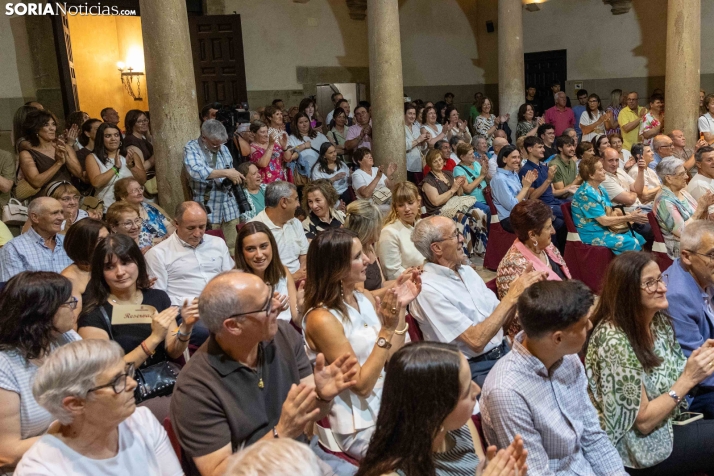 Reina y damas Los Milagros 2026./ Viksar Fotografía