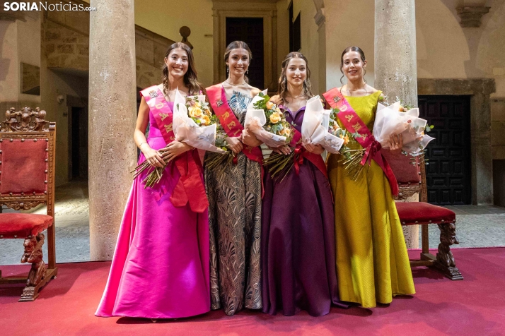 Reina y damas Los Milagros 2026./ Viksar Fotografía