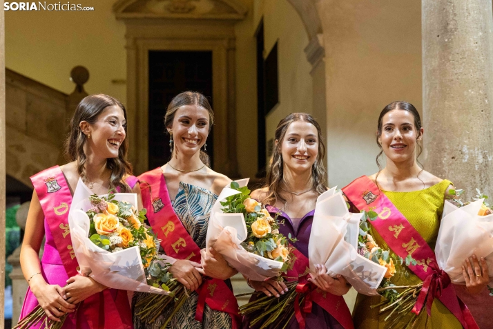 Reina y damas Los Milagros 2026./ Viksar Fotografía