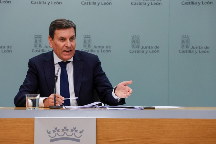 Carriedo esquiva las críticas por la tardanza en la formación de Gobierno y apela al trabajo intenso sin concretar el acuerdo con Vox