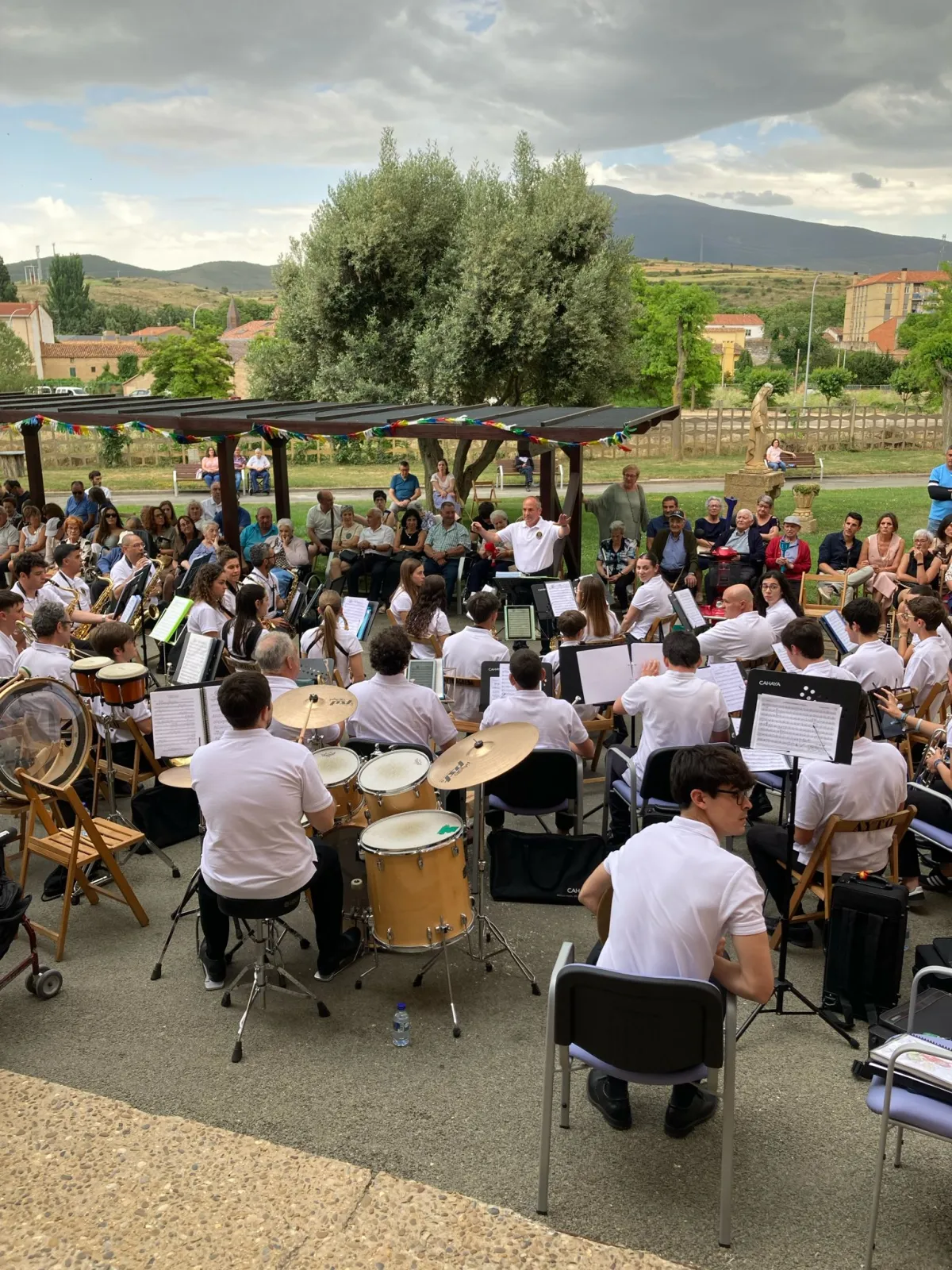 Foto 2 - La residencia de &Aacute;greda re&uacute;ne a m&aacute;s de 200 personas en su d&iacute;a grande
