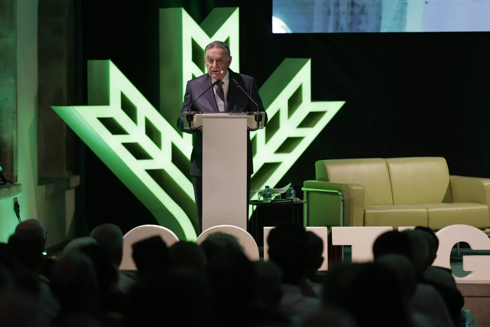 Foto 2 - Anselmo Garc&iacute;a se jubila a los 80 a&ntilde;os pensando en la IA y la innovaci&oacute;n como el futuro de &lsquo;su&rsquo; campo
