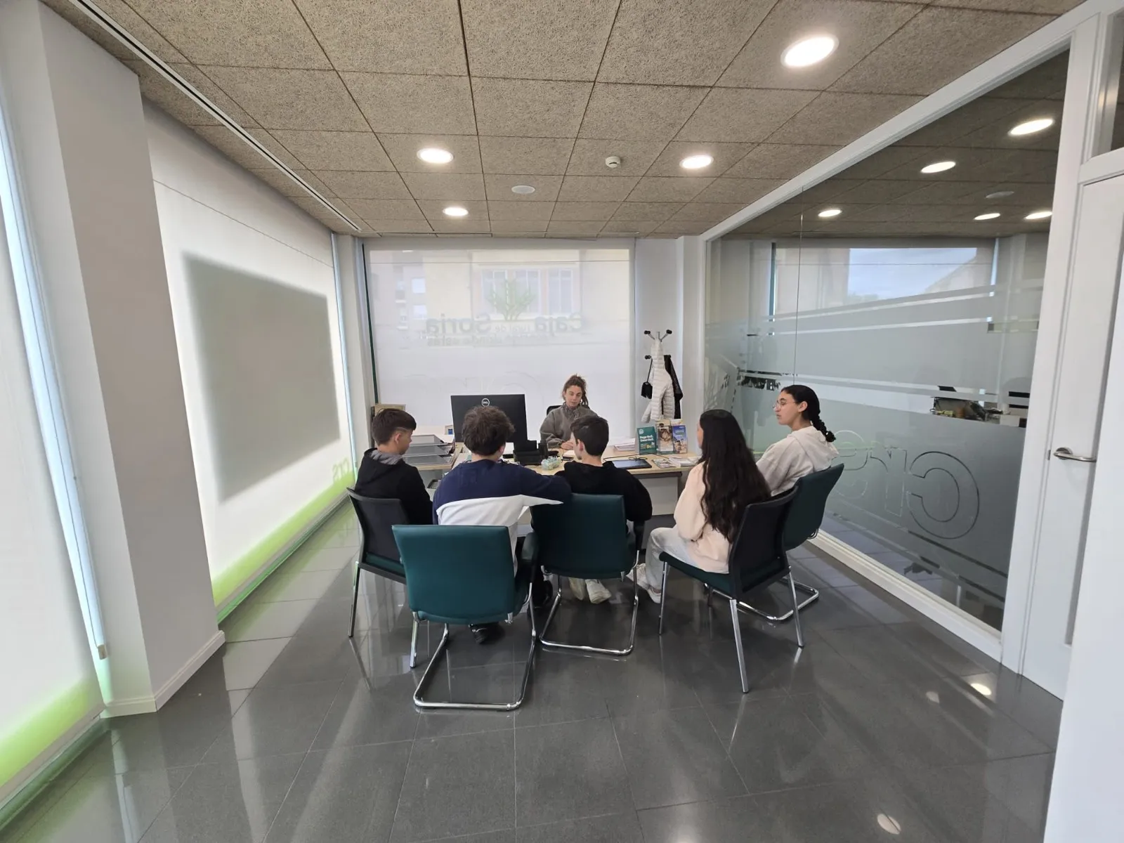 Foto 2 - M&aacute;s de 500 alumnos de San Esteban y El Burgo cierran el curso del programa emprendedor de Tierras del Cid