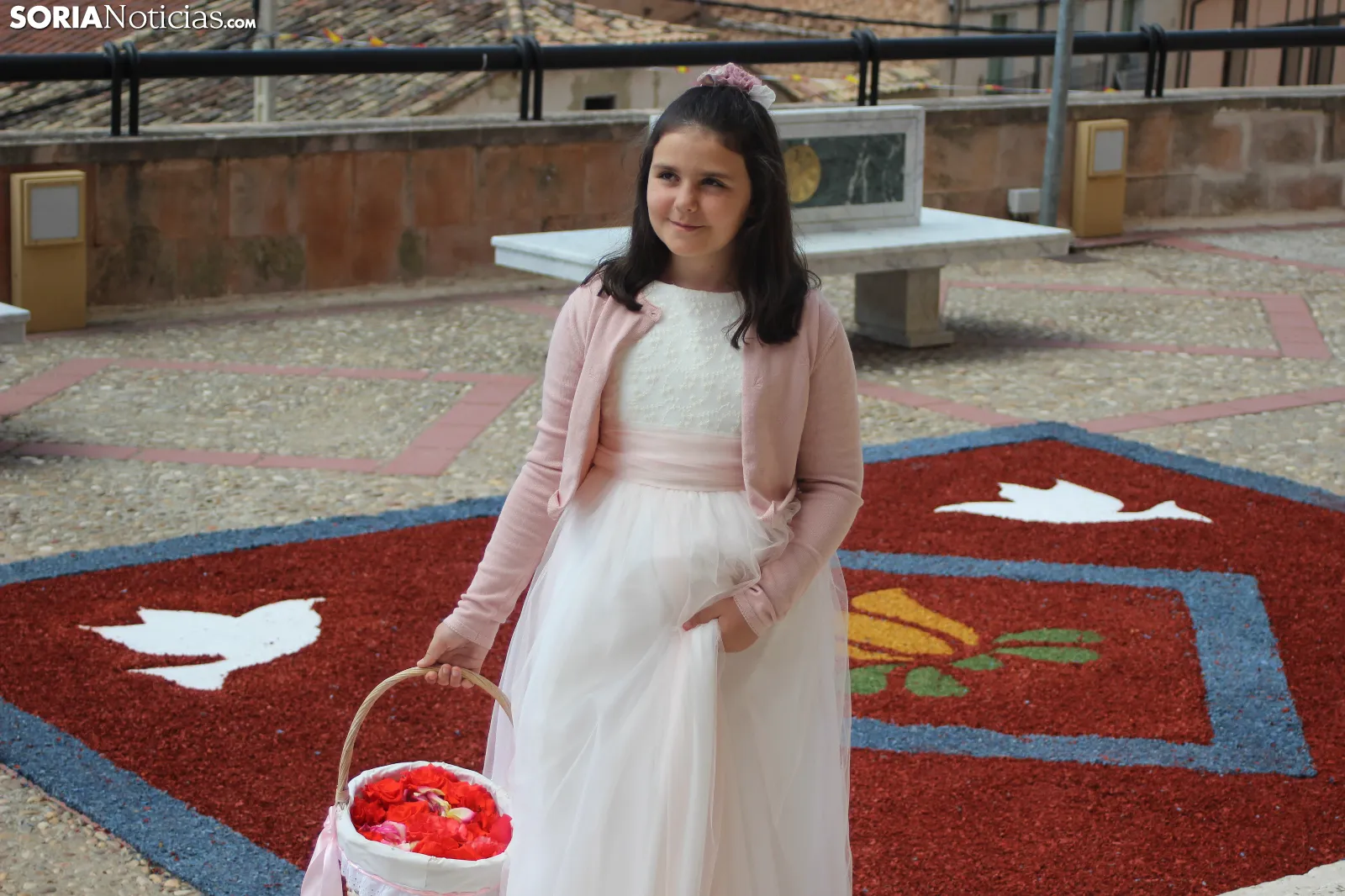GALERÍA | Langa de Duero luce sus alfombras florales en su día de mayor devoción