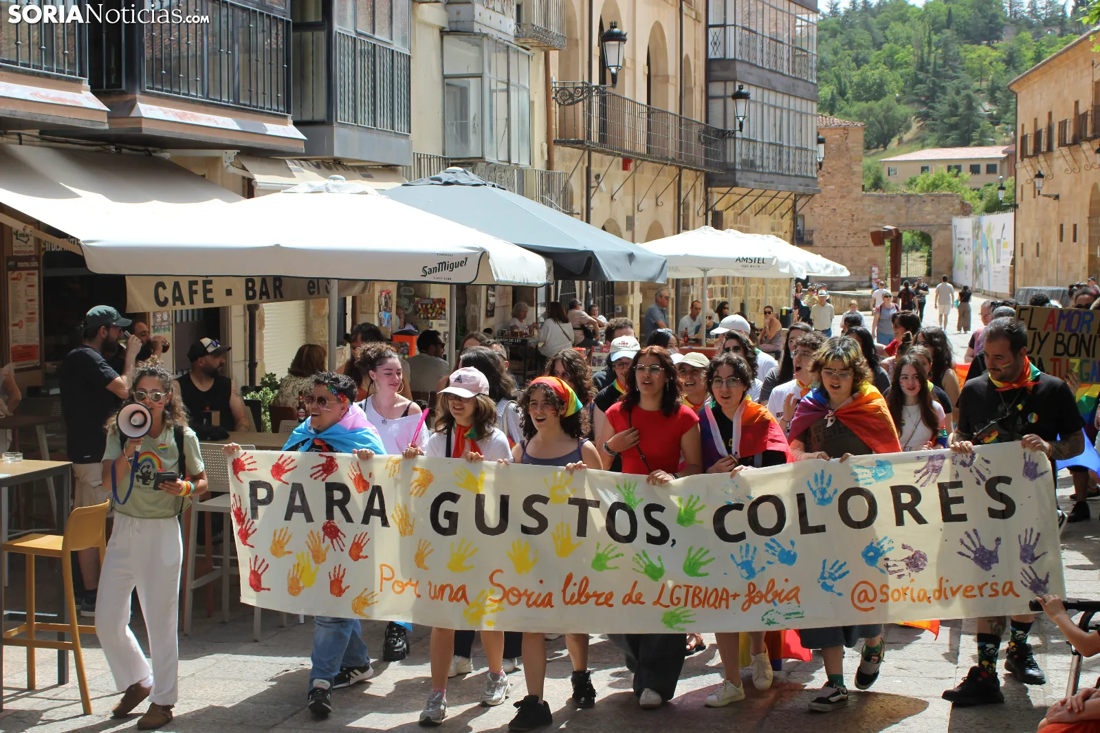GALERÍA | El colectivo LGTBIQA+ llena de orgullo las calles de Soria