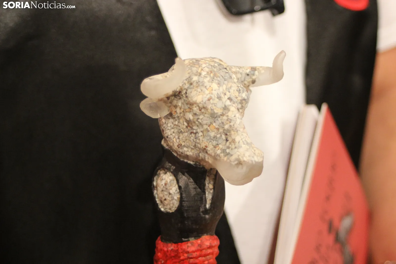 Foto 2 - Oro, resina y piedras de Ca&ntilde;ada Honda: Descubre los secretos de los bastones de las pe&ntilde;as