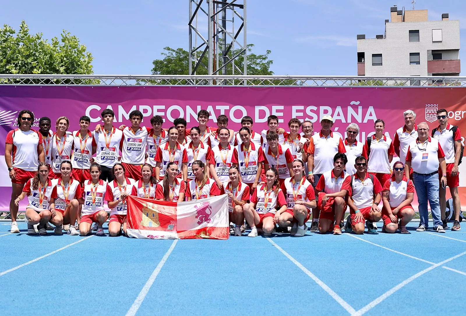 Foto 2 - Un relevo hist&oacute;rico corona el subcampeonato de Espa&ntilde;a de Castilla y Le&oacute;n en Logro&ntilde;o