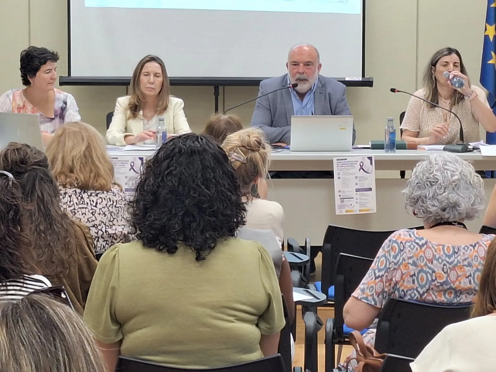 Foto 2 - Soria instruye a sus profesionales en el nuevo subsidio para v&iacute;ctimas de violencia de g&eacute;nero