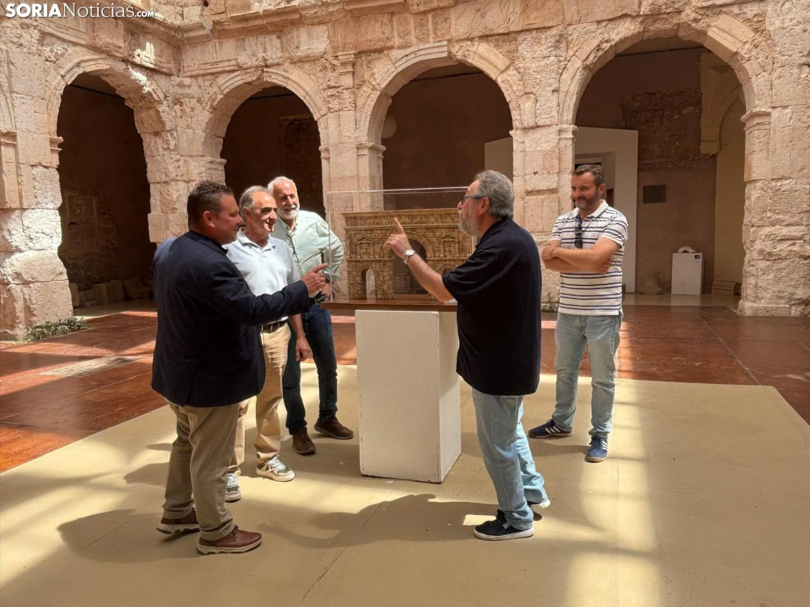 Foto 2 - Medinaceli ya tiene su arco romano "en miniatura"