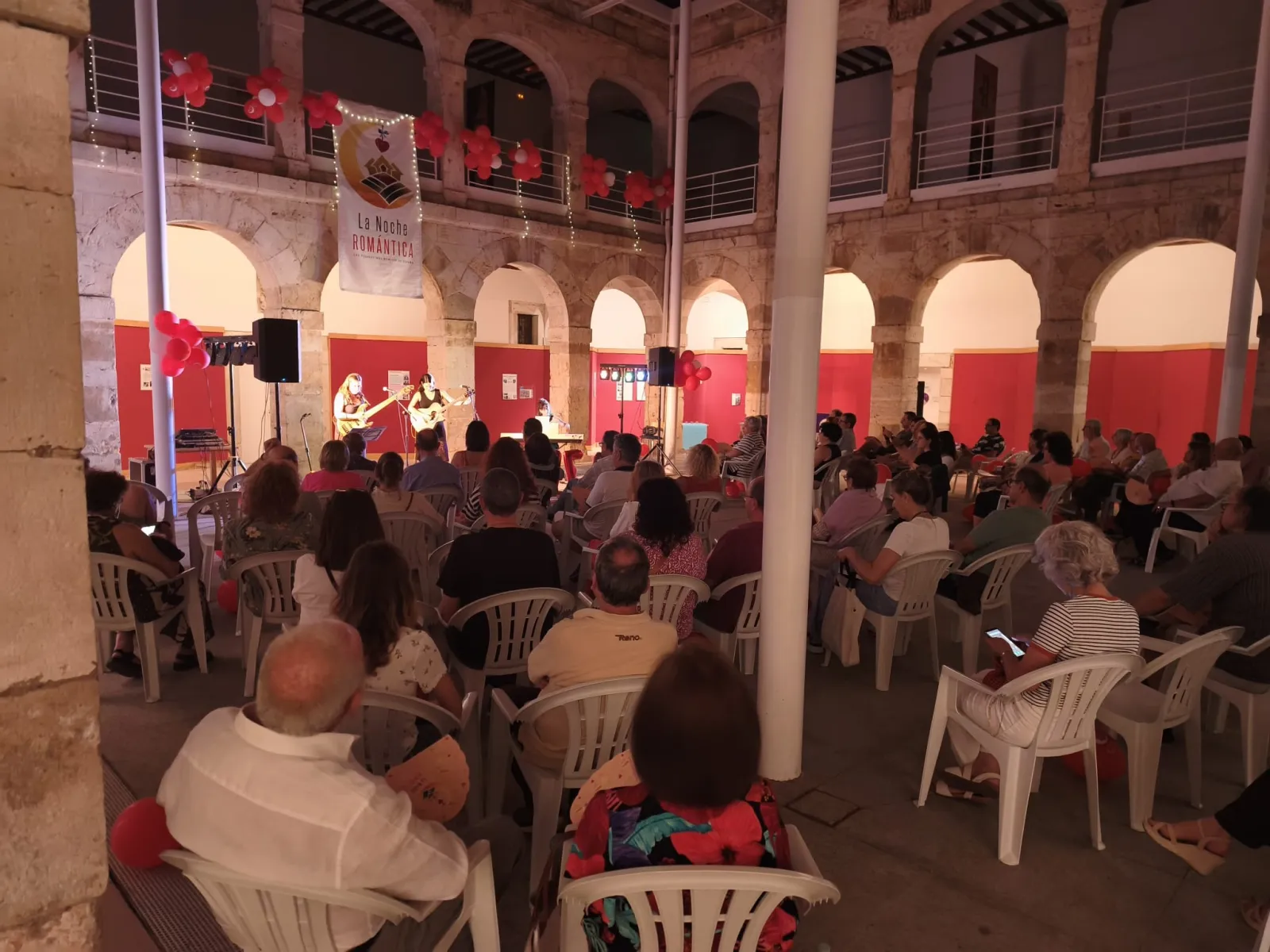 Foto 2 - La voz de Roc&iacute;o Tor&iacute;o cautiva al Claustro de San Agust&iacute;n de El Burgo de Osma